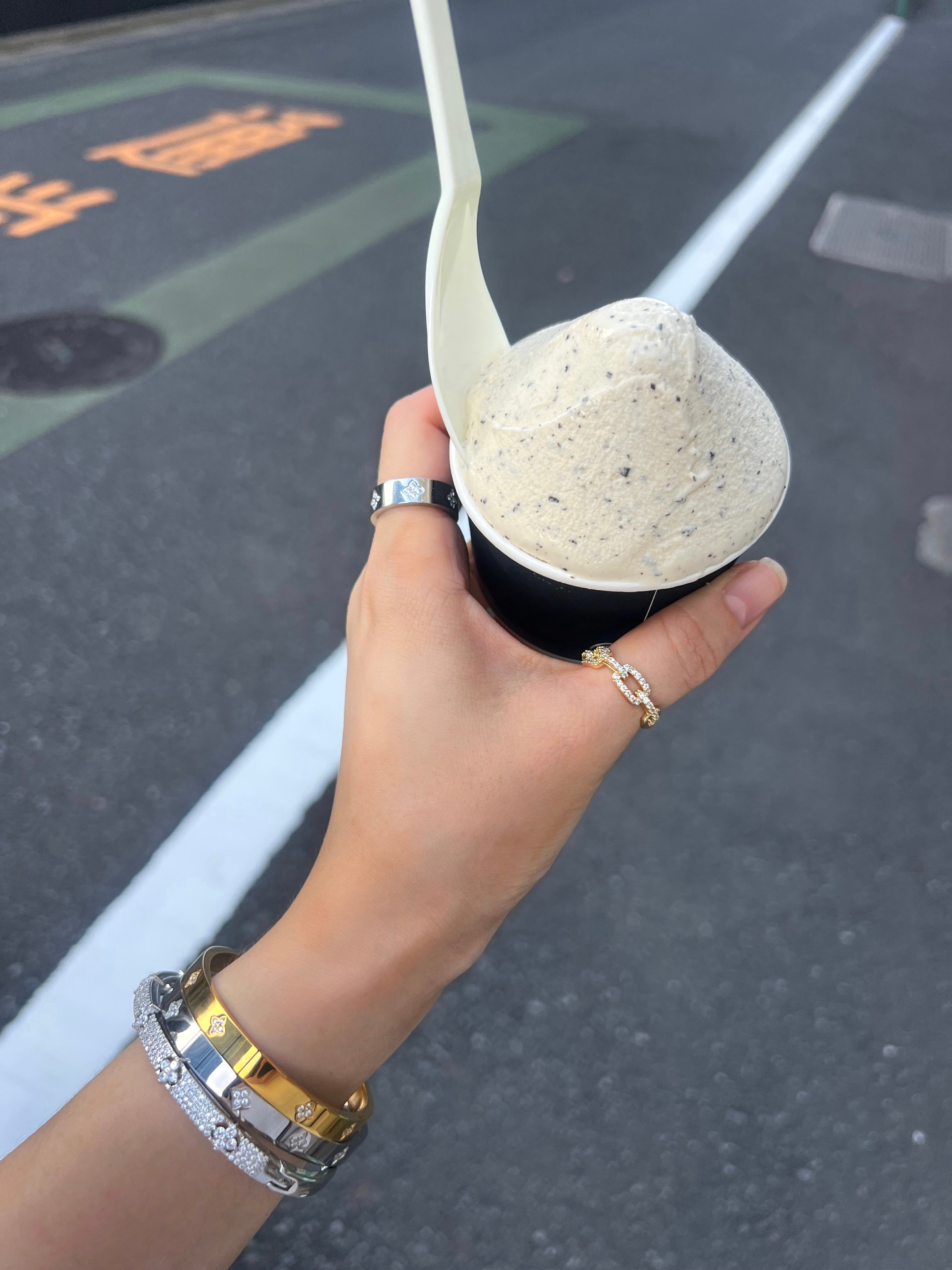 Glaze Bloom Bangle – 18K Gold Plated